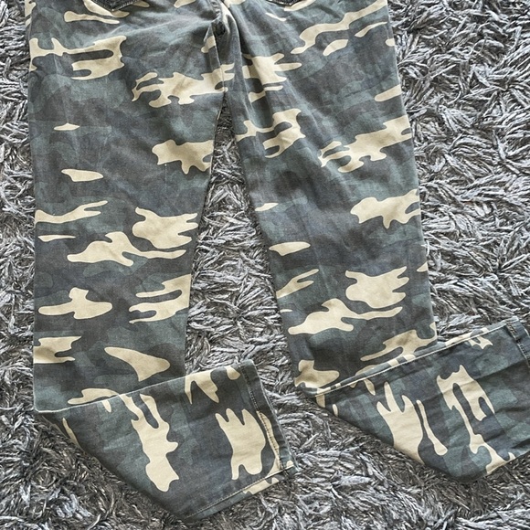 Forever 21 camo overall size small - Picture 13 of 13